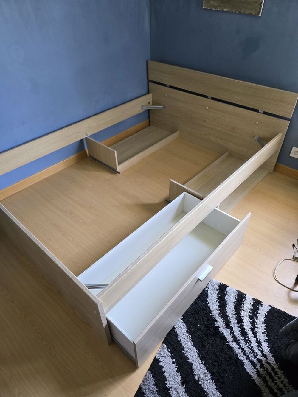 Lit double en bois Meubles