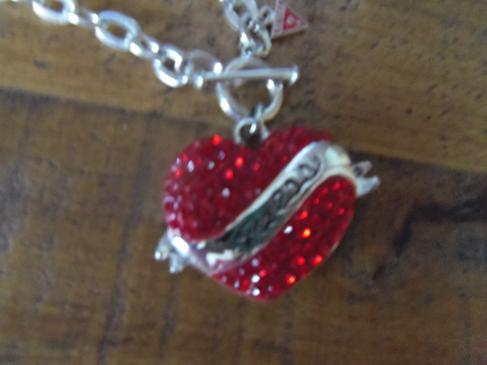 collier GUESS
Bijoux et montres
