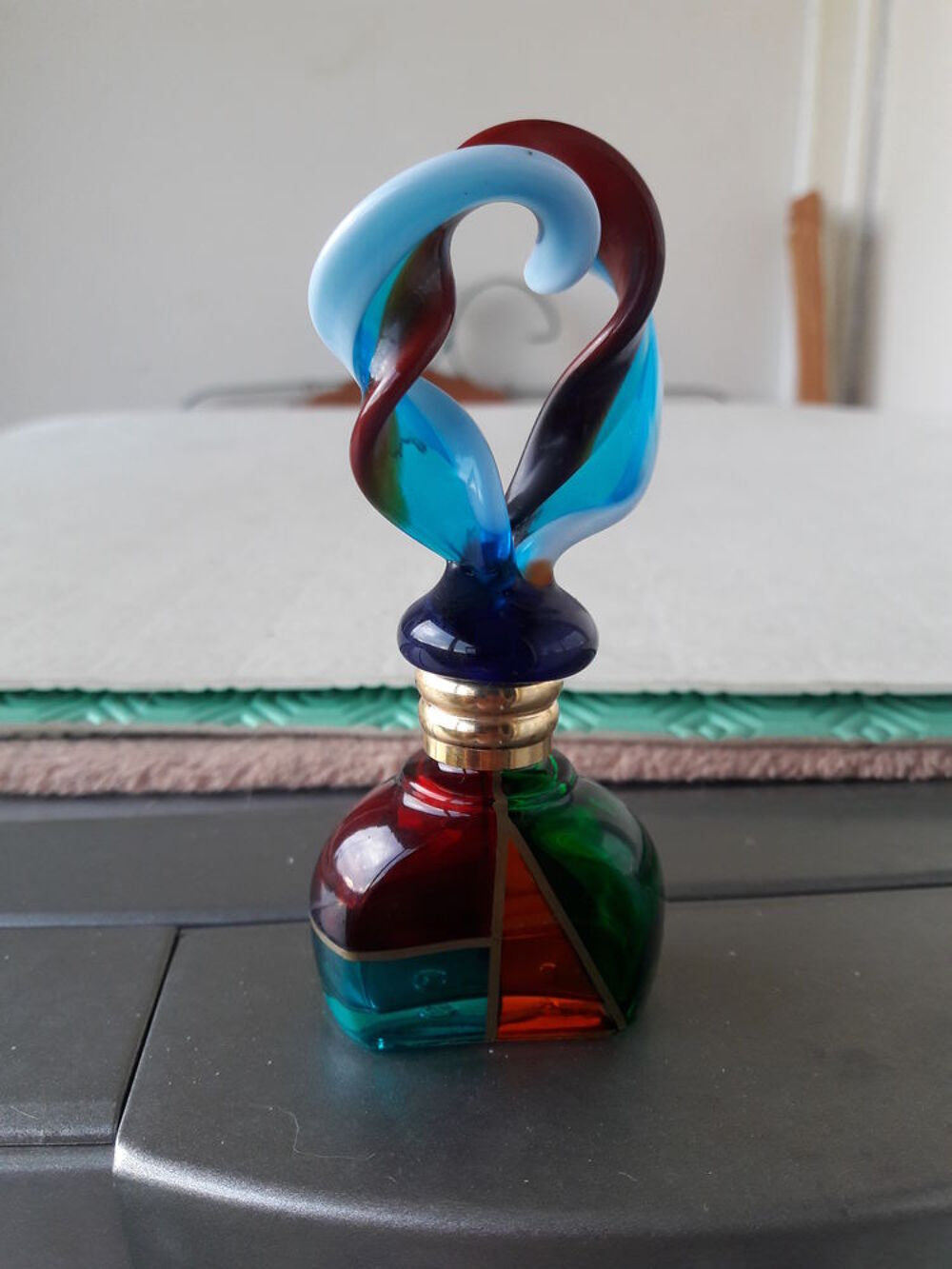 Flacon parfum en verre multicolore , bouchon en verre 