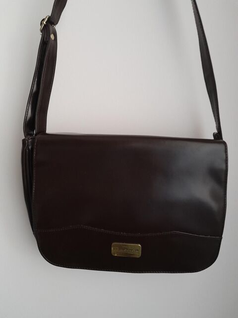 Sac  main  bandoulire neuf. 5 Montblanc (34)