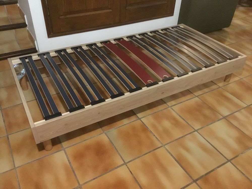 Lit avec latte neuf jamais servi Meubles