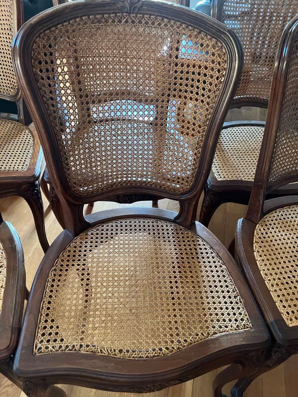 6 chaises de style Louis XV , cann&eacute;es , tr&egrave;s bon &eacute;tat Meubles