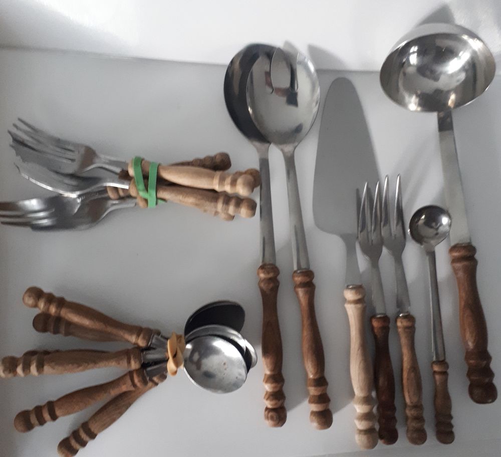 M&eacute;nag&egrave;re de 36 couverts en inox et bois Cuisine