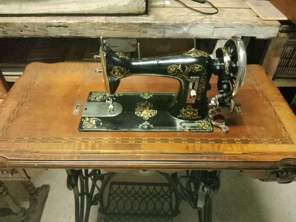 Machine &agrave; coudre Meubles