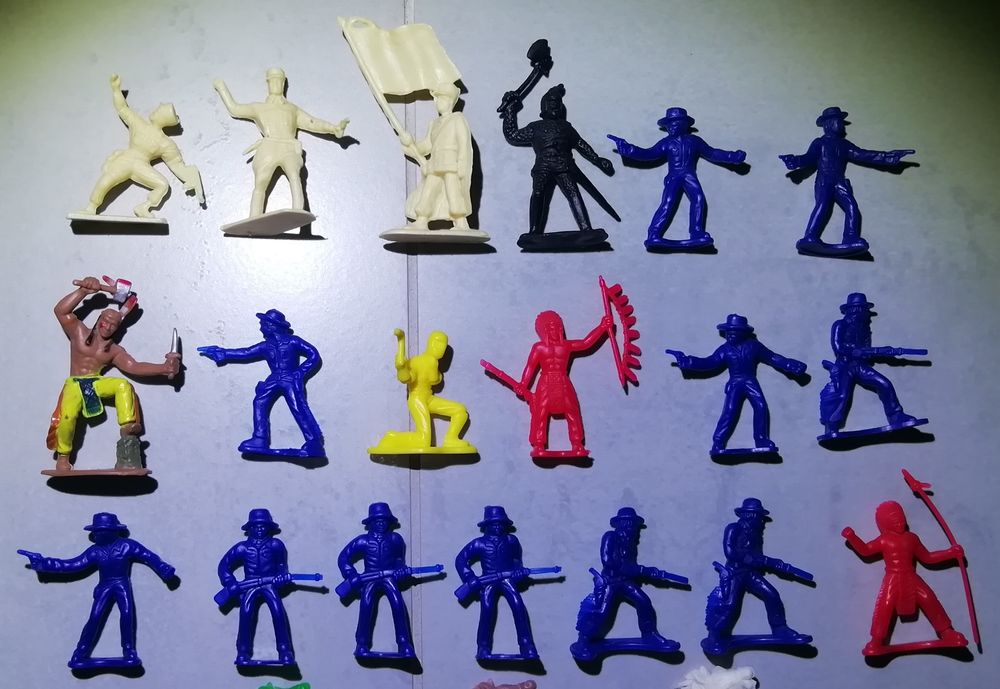 Lot de 32 figurines Jeux / jouets
