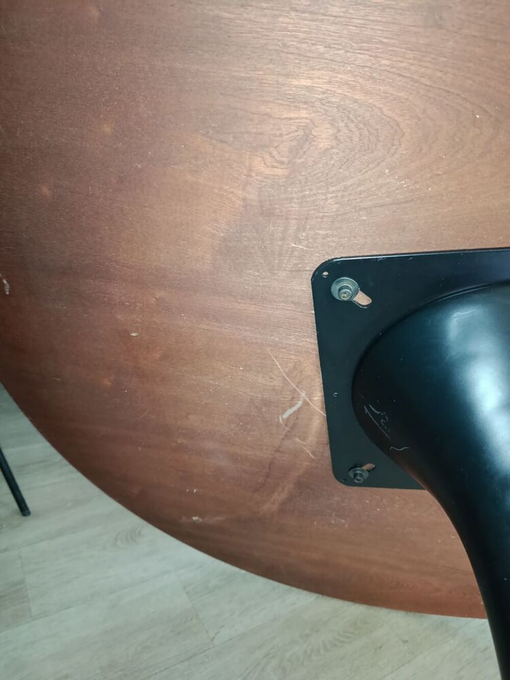 Tables ronde et 4 chaises Meubles