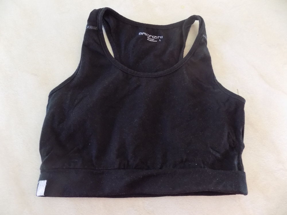 Brassi&egrave;re noire Vêtements