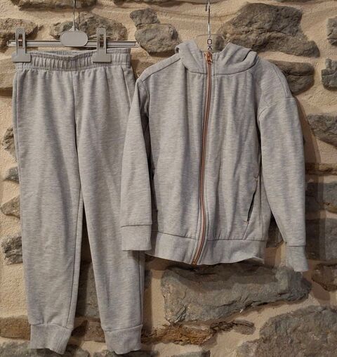 Ensemble jogging et veste gris  d�cathlon 5/6 ans fille 8 Villiers (86)