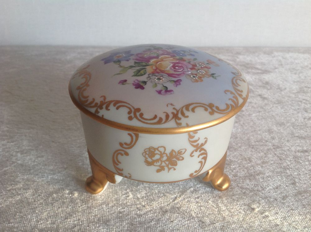 PORCELAINE D'ART LIMOGES TRIPODE D&Eacute;COR RELIEF MAIN Envoi Pos 