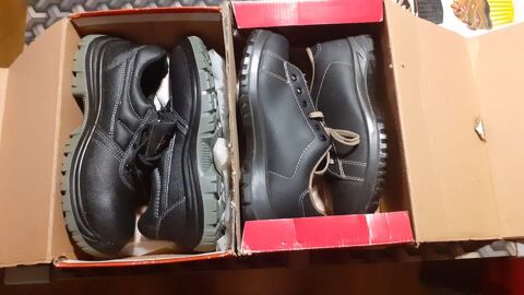 Av 2 paires de chaussure de s�curit� 
Jamais port� taille 42 40 Serres-Castet (64)