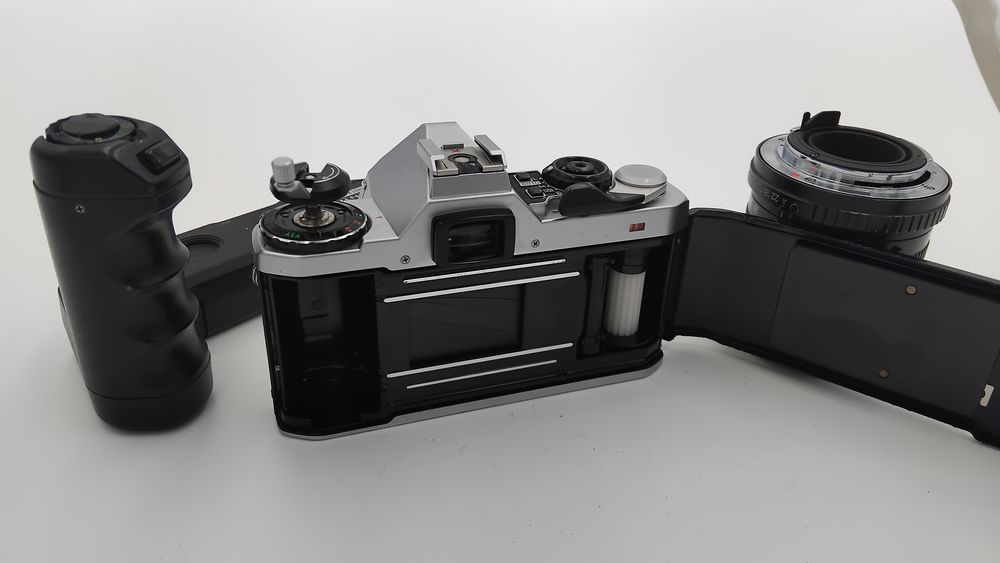Pentax ME Super + Winder + 28-70 Exacta. Photos/Video/TV
