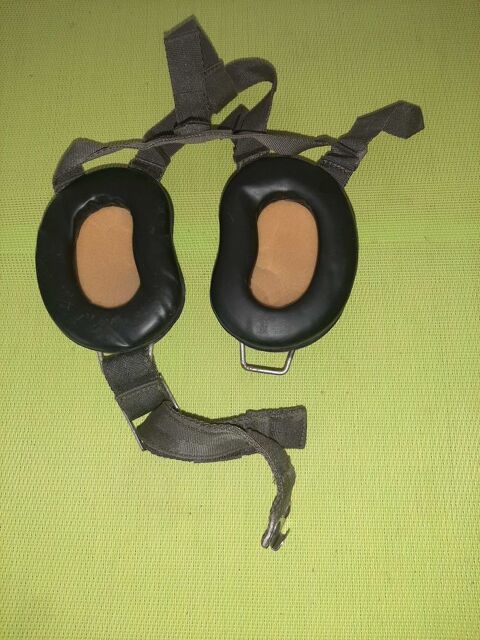 Casque militaire antibruit. 18 Nîmes (30)