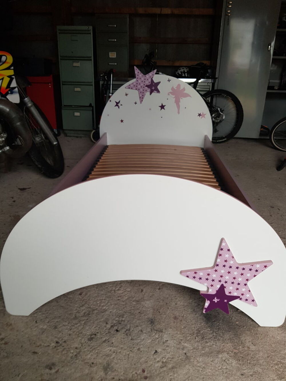 lit + sommier +matelas +chevet. 140/90 Meubles