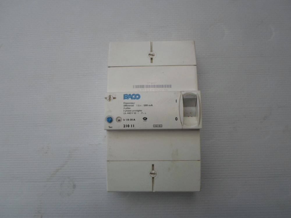 disjoncteur diff&eacute;rentiel BACO Bricolage