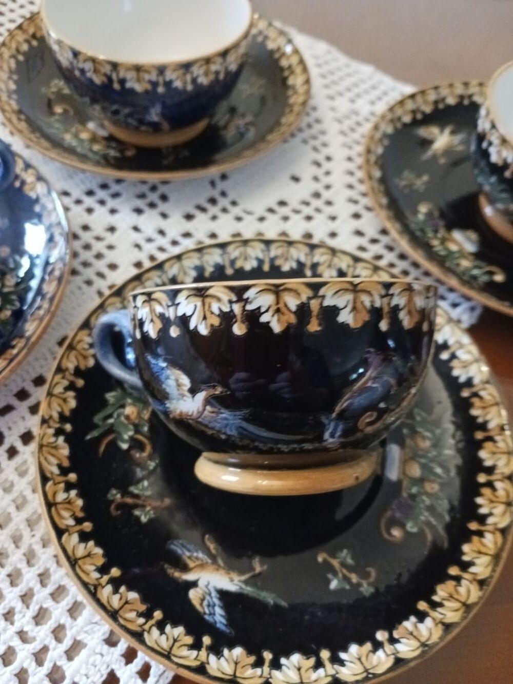 TASSES ET SOUCOUPES BLEU GIEN Décoration