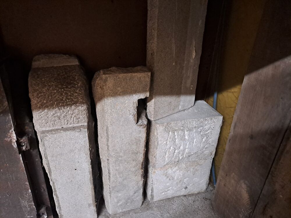 Chemin&eacute;e granit
Bricolage