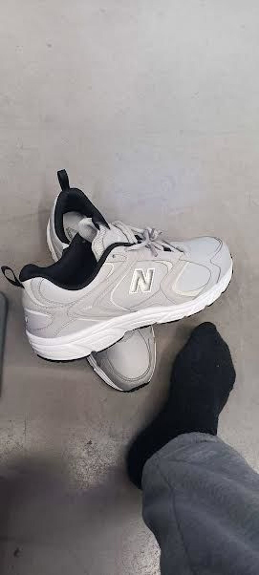 Chaussure de running homme new balance 840 T 43 prix 180 Chaussures