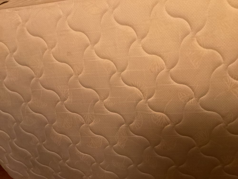 Matelas Simmons et son sommier Meubles