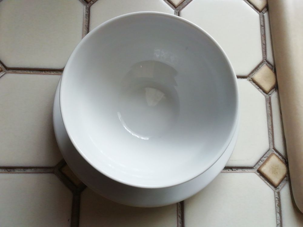 Sauci&egrave;re avec coupelle porcelaine ann&eacute;e 1970 Cuisine