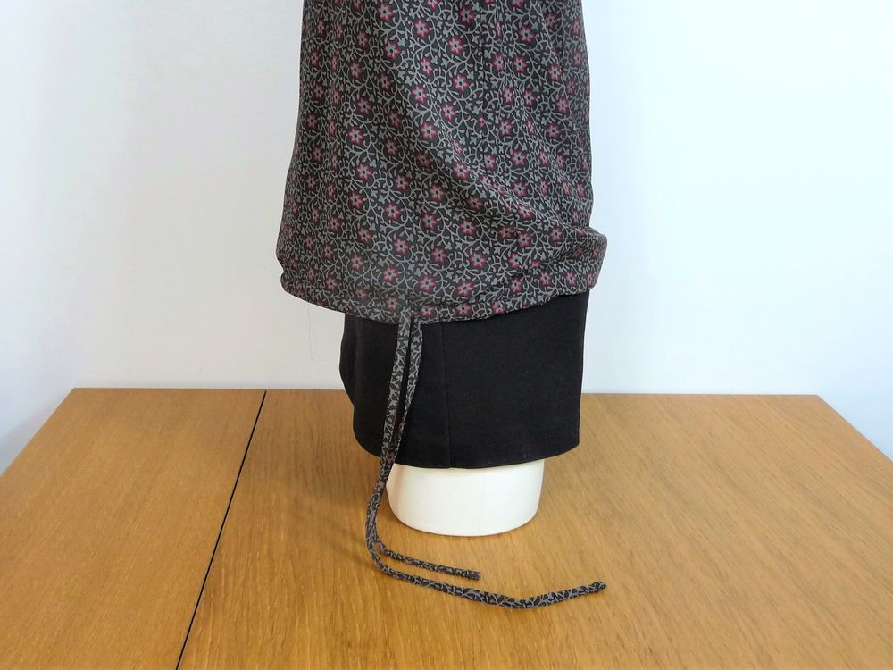 Top Fleuri Vert Fonc&eacute; Rouge et Kaki- Ici et Maintenant Vêtements