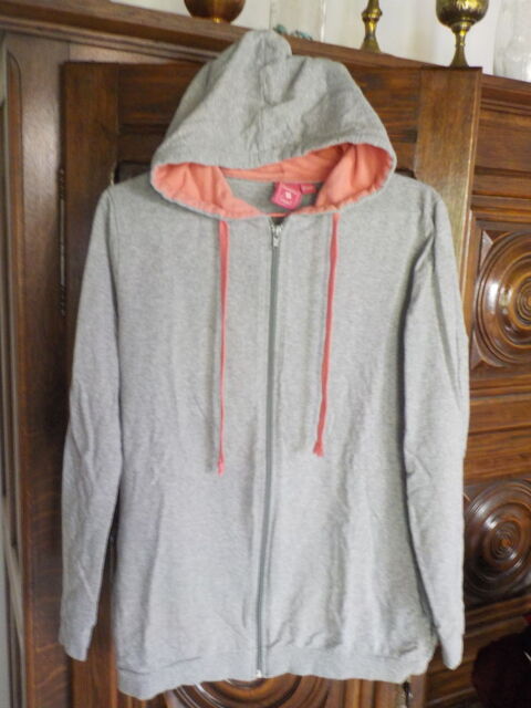 VESTE/SWEAT GRIS A CAPUCHE AVEC FERMETURE ECLAIR F. SAGET 5 Bubry (56)