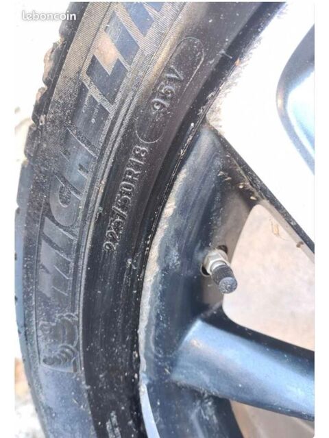 Pi&egrave;ces et &eacute;quipements Voiture Pneu voiture - roue  occasion Al&egrave;s 30100