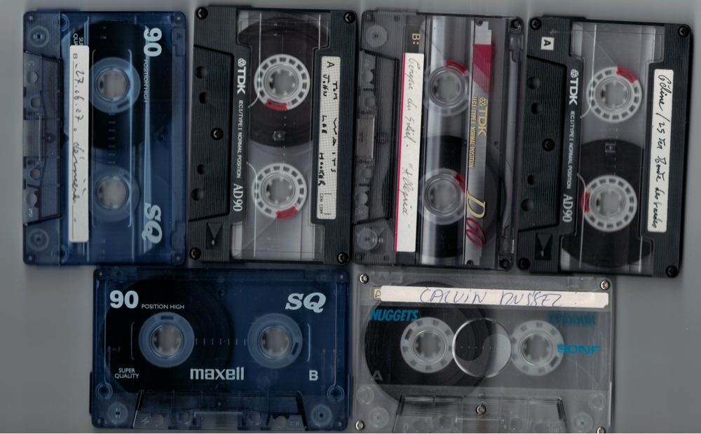 10 cassettes audio CD et vinyles