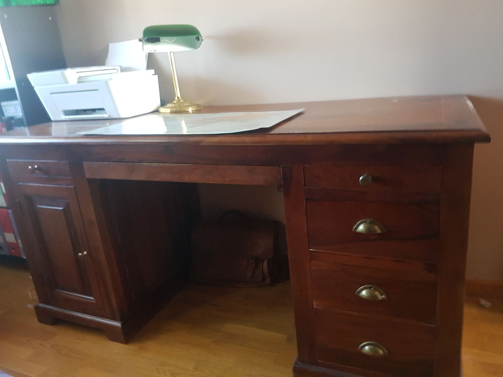 Bureau ministre tr&egrave;s bon &eacute;tat en ch&ecirc;ne 6 tiroirs + 1 porte Meubles