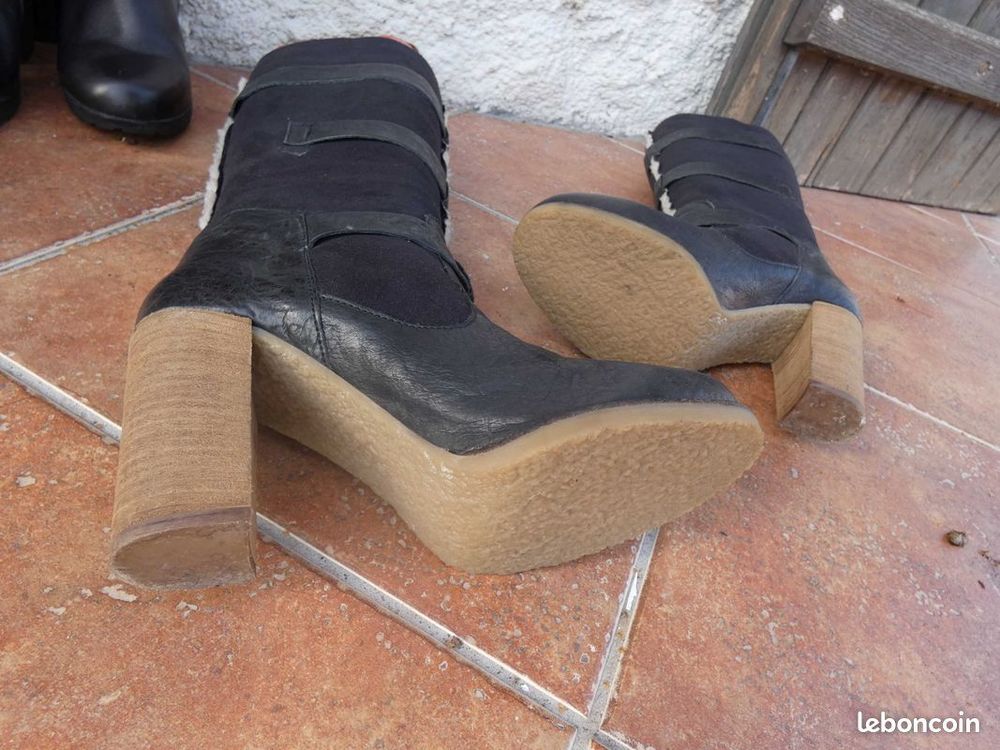 Bottes T. 39 cuir et peau fourr&eacute;es Chaussures