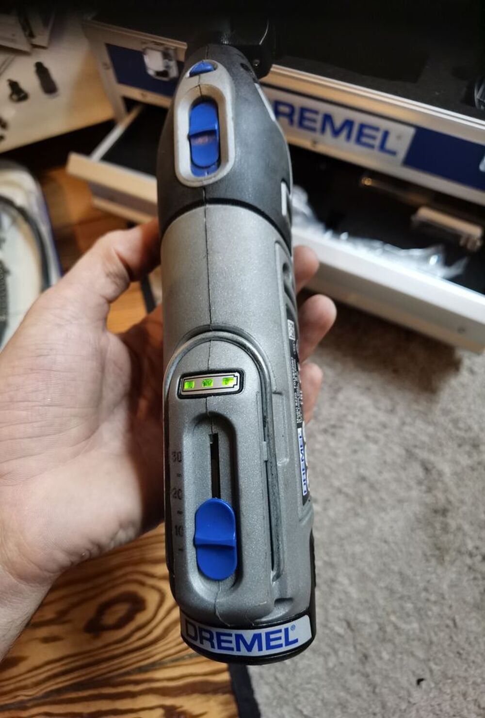 DREMEL 8220 Platinum (2 batteries)
Sous garantie Bricolage