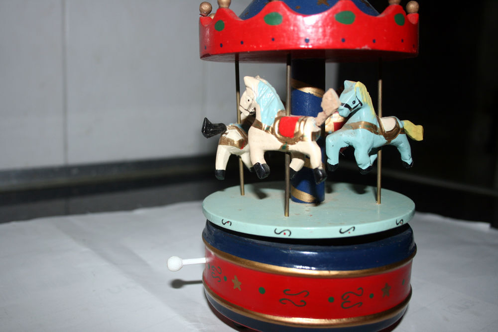 Carrousel ancien Jeux / jouets