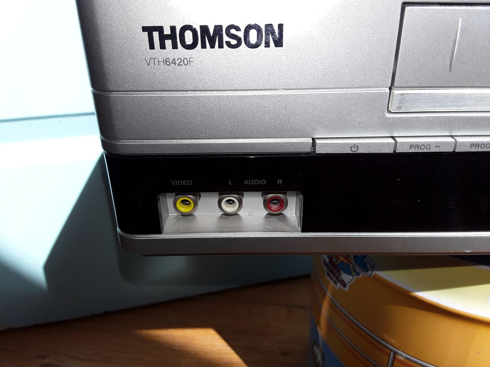 Magn&eacute;toscope Thomson Vth 6420 F, livr&eacute; avec sa t&eacute;l&eacute;commande Audio et hifi