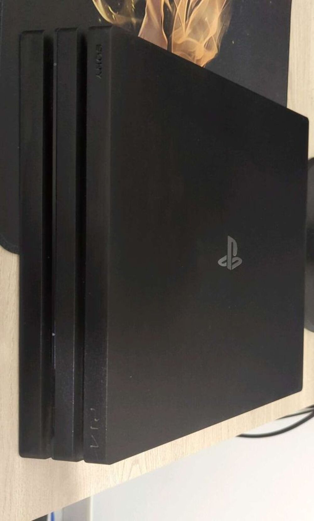 PS4 Pro 1To (sans manette) Consoles et jeux vidéos