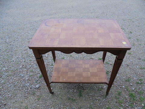 table marquetée 55 Vendeuvre-du-Poitou (86)