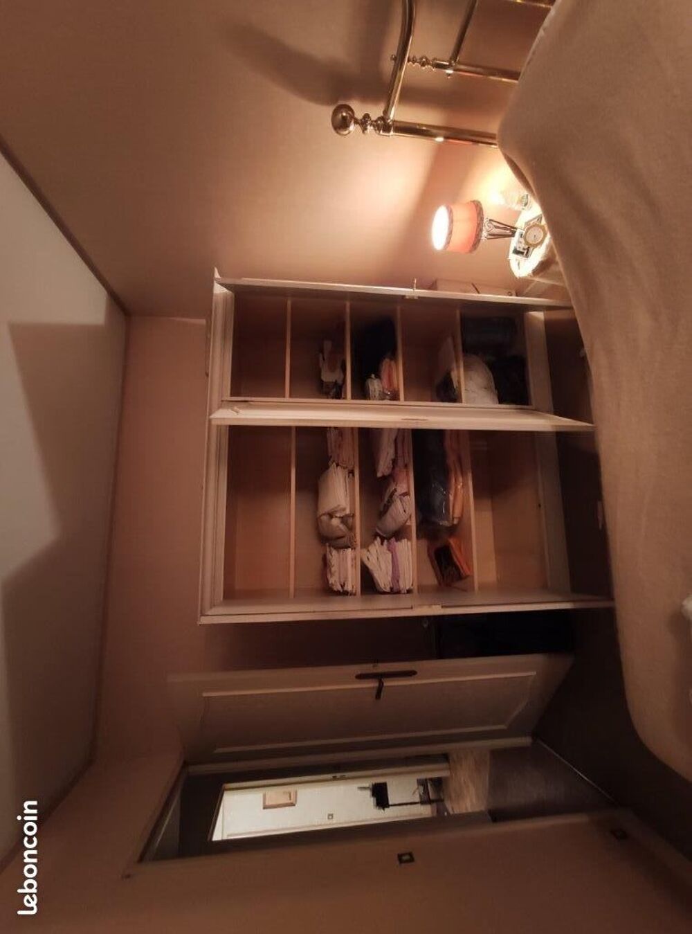 En excellent &eacute;tat. Cette armoire sera parfaite pour ranger Décoration