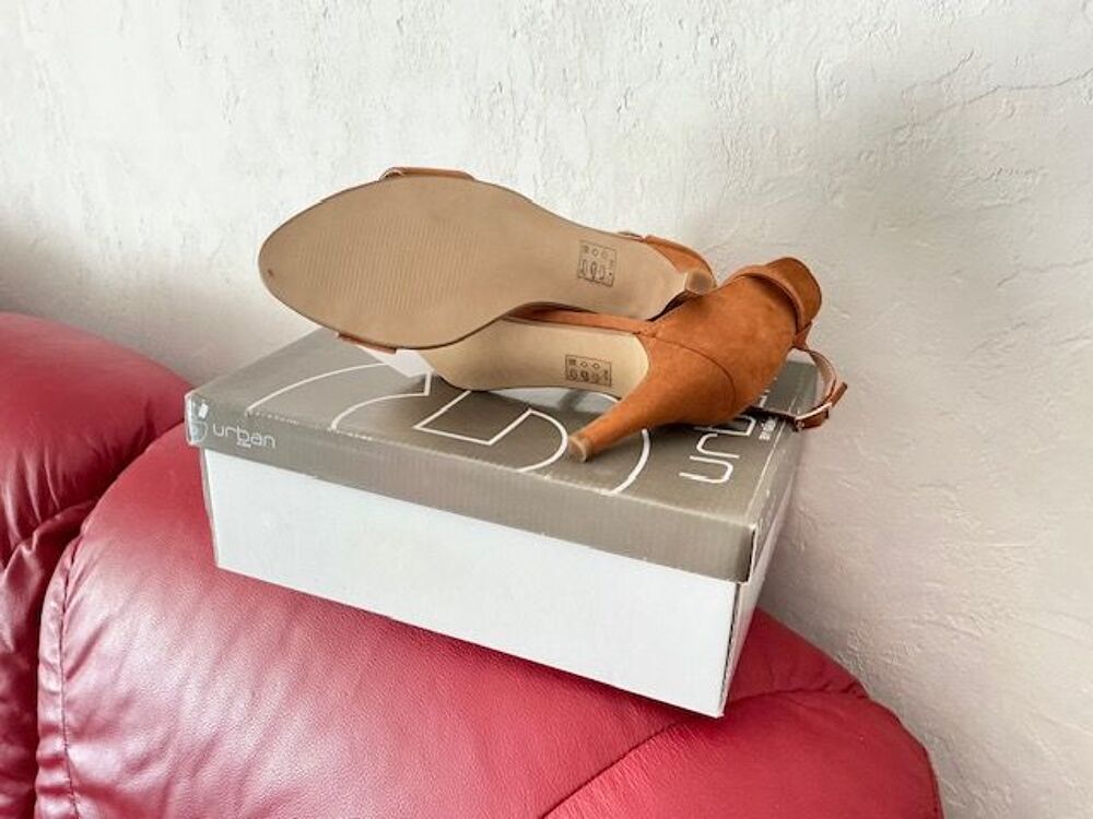 ESCARPINS NEUF P41 Chaussures