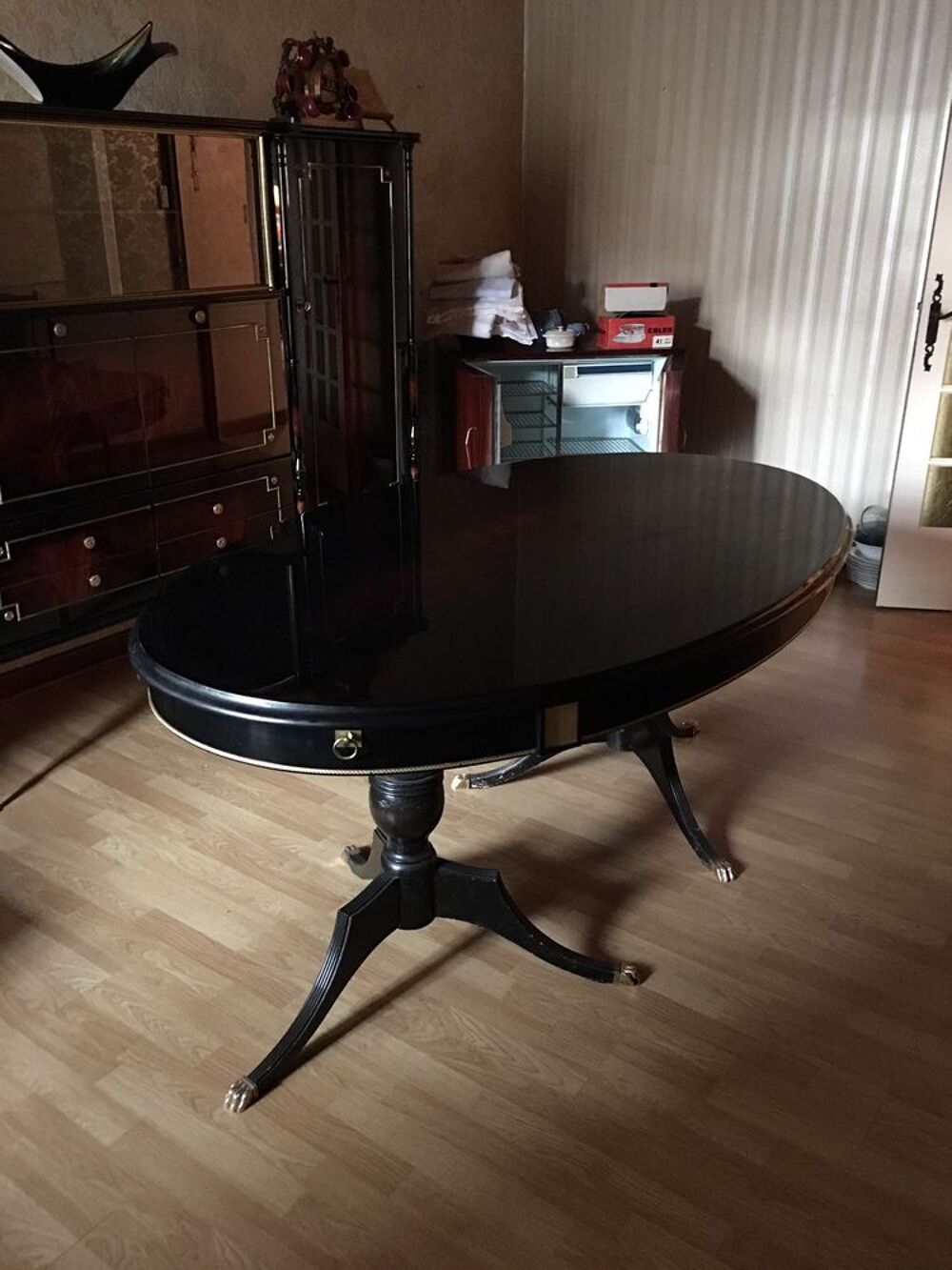 TABLE OVALE EN PALLISSANDRE VERNIS vintage Meubles