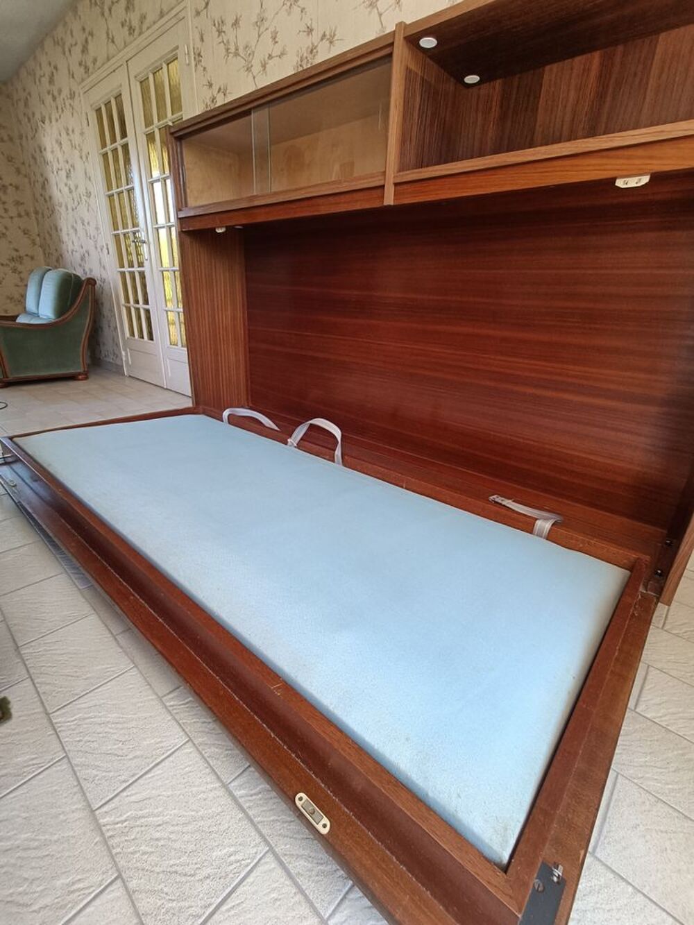 Buffet "lit escamotable"
Meubles