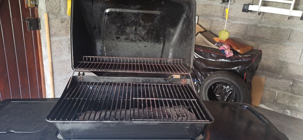 Barbecue &agrave; gaz sur roues Electroménager