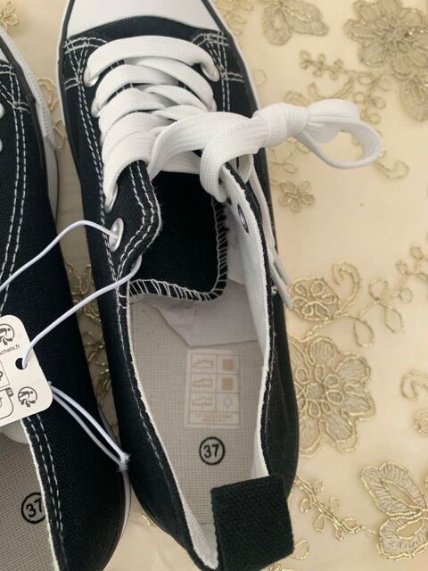 Basket  en toile  style converse  Neuf avec �tiquette taille 37 20 N�mes (30)