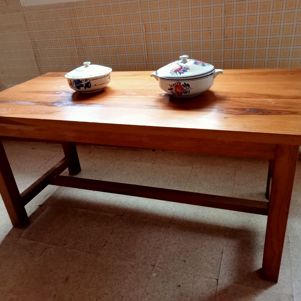 table en bois vernie Meubles