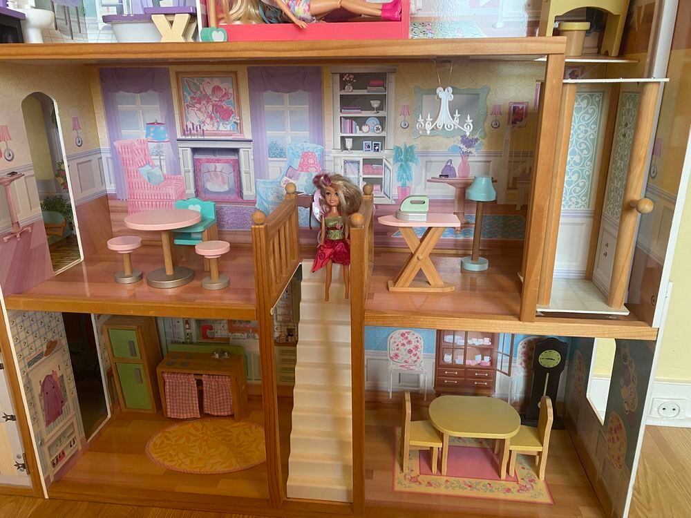 Maison de poup&eacute;es / Barbie Jeux / jouets