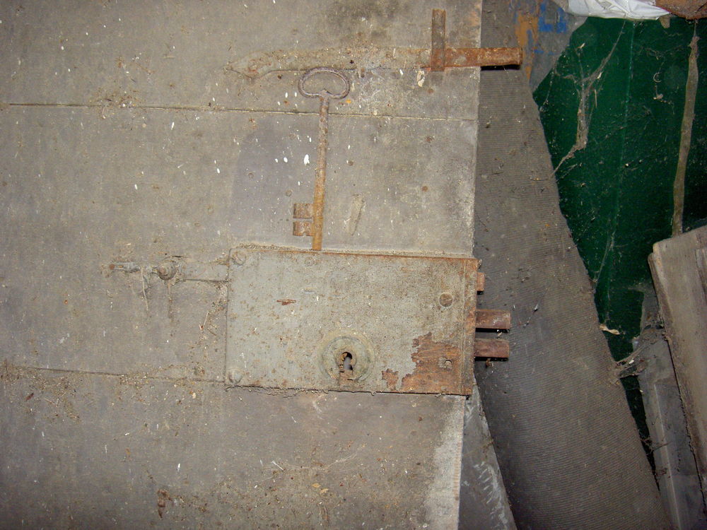 Porte d'entr&eacute;e ancienne de demeure bourgeoise 