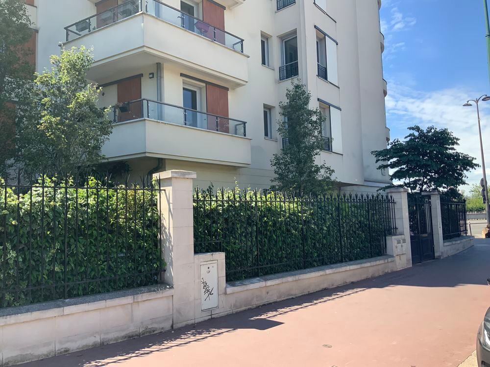 Location Appartement STUDIO 2m2 +  balcon 4m2 + Pkg en S/Sol - PARIS 12e Paris 12