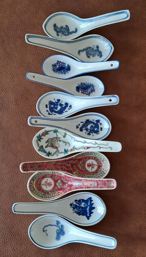 lot de 11 cuill�re � soupe chinoise d�pareill�es 
3 Carnon Plage (34)