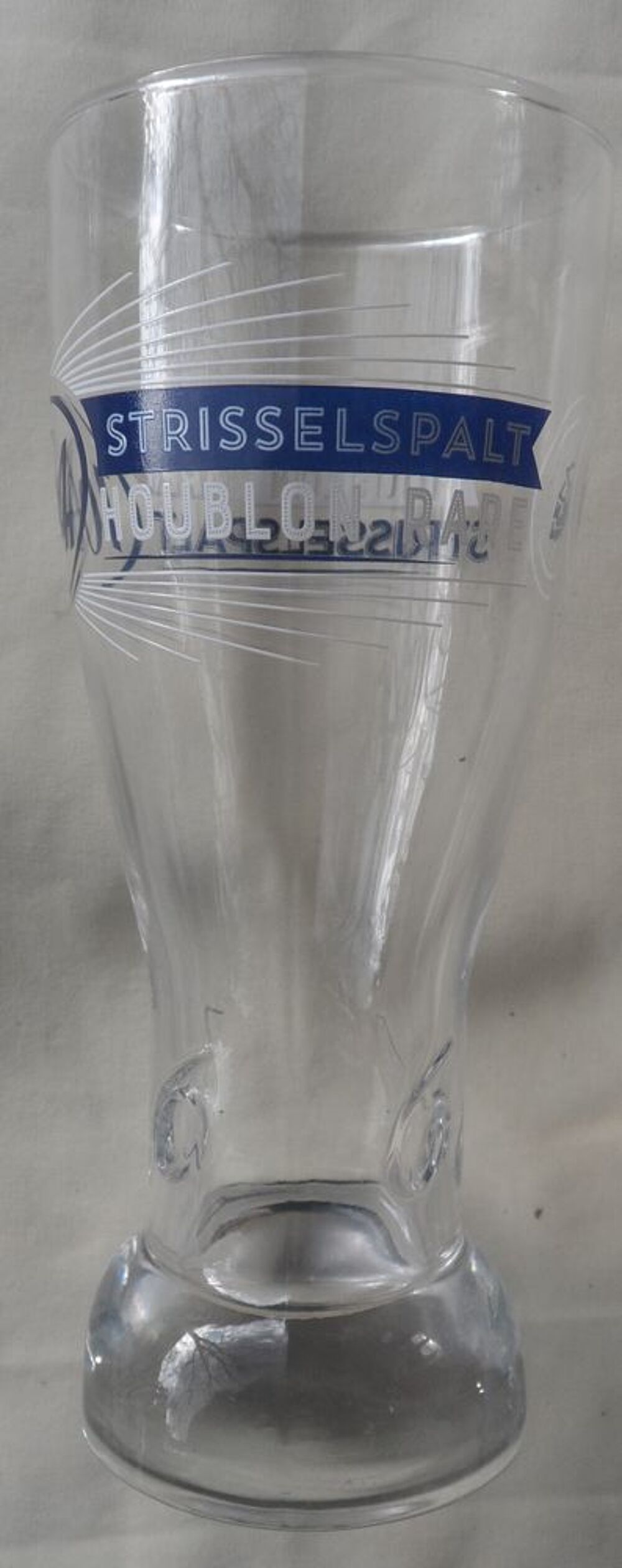 Verre &agrave; bi&egrave;re haut 1664 tr&egrave;s d&eacute;cor&eacute; le logo 1664 est grav&eacute; Cuisine