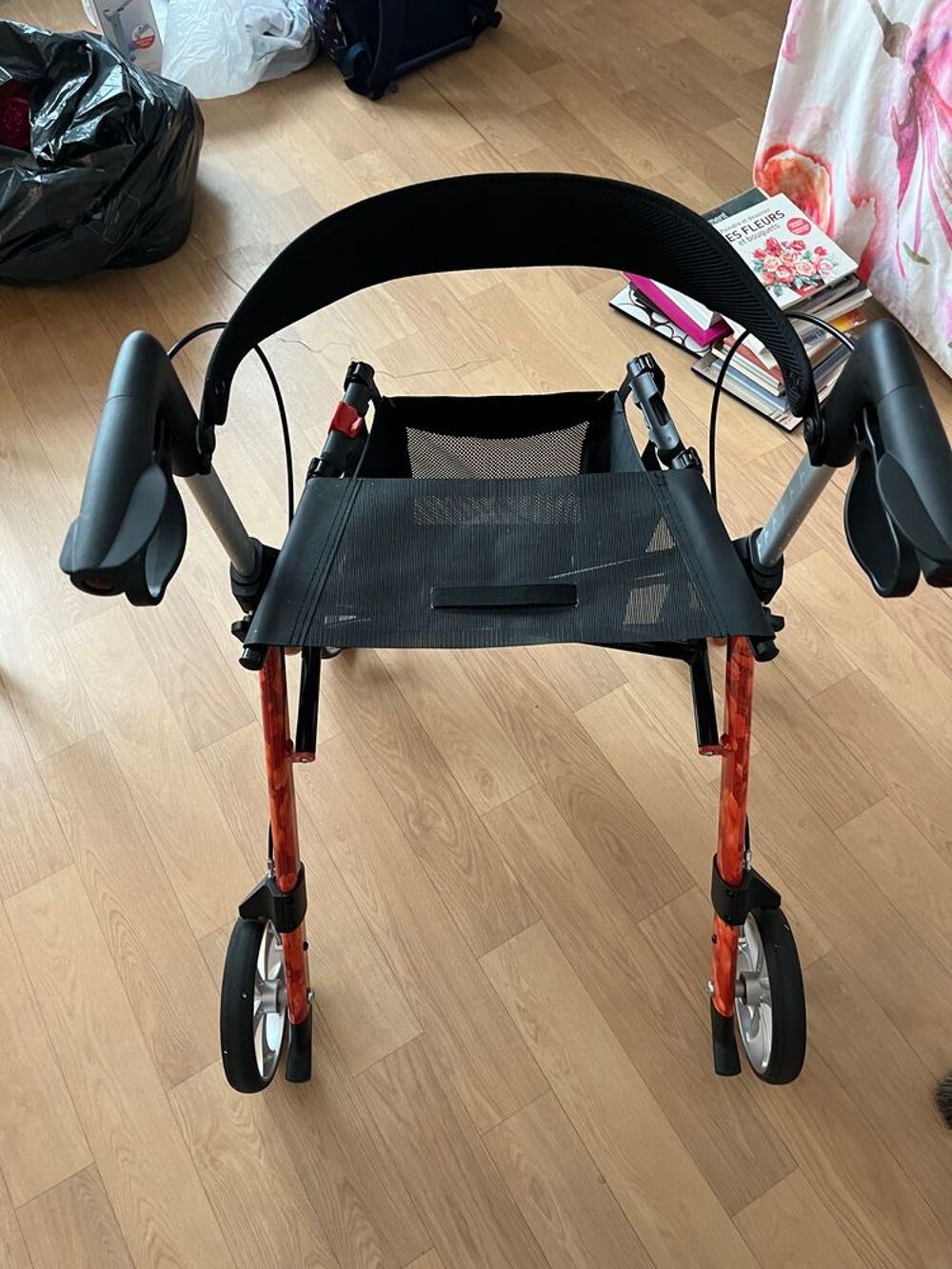 D&eacute;ambulateur en carbone Art Line Space Lx : H 55cm Meubles