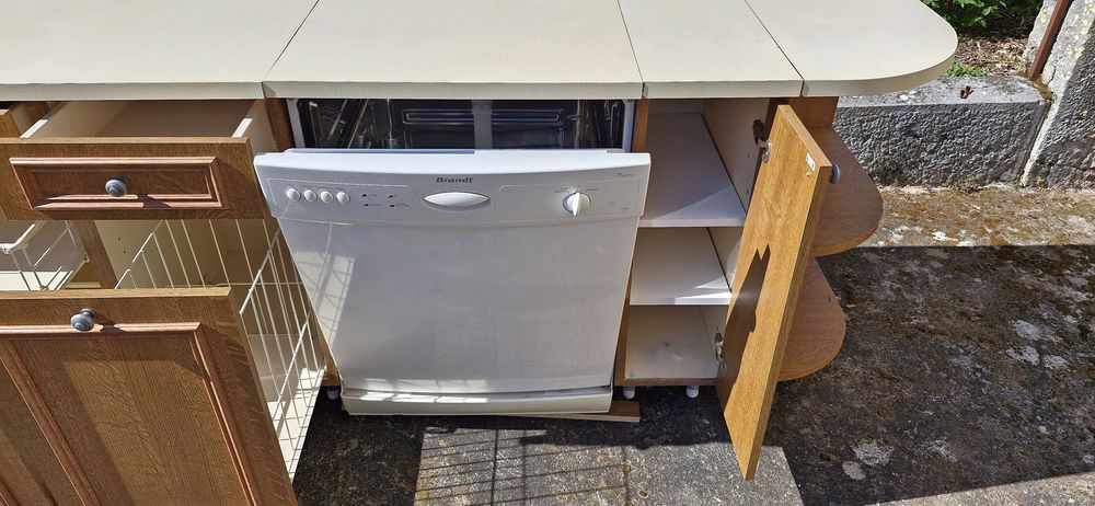5 meubles bas de cuisine en bois avec lave vaisselle
Meubles