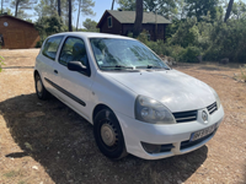 Clio II CLIO SOCIETE 1.5 dCi 70 CAMPUS GENERIQUE 2006 occasion 83660 Carnoules
