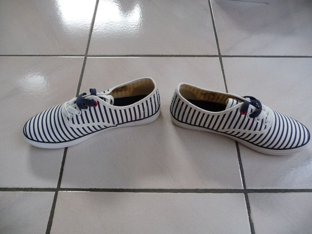 Baskets taille 37 en tissu rayures marine NEUVES Chaussures